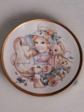 1988 Jan Hagara “HANNAH” Decorative Plate Gold Trim ROMANTIC SERIES #2122